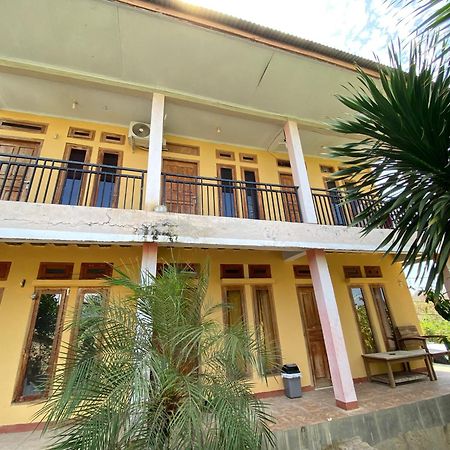 Pieter Homestay Labuan Bajo Exterior foto